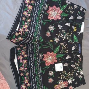 black flower print shorts